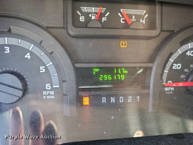 image for item DP5225 2014 Ford E350 Super Duty van