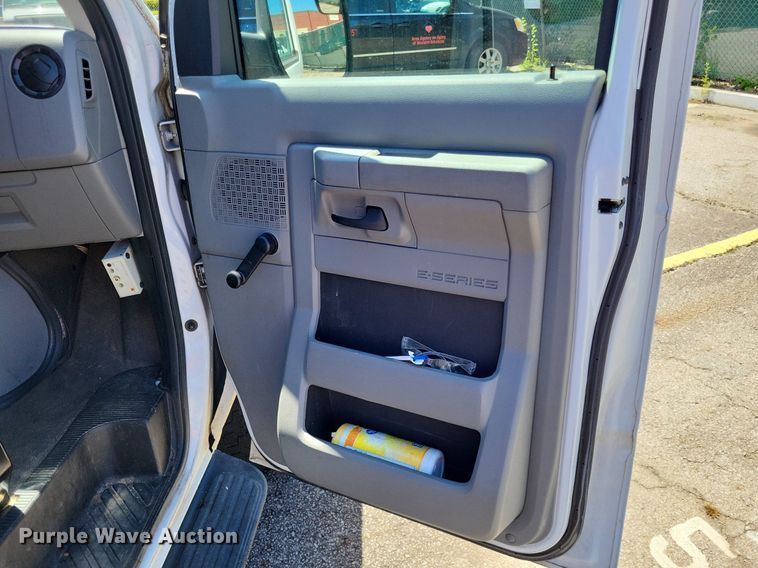 image for item DP5225 2014 Ford E350 Super Duty van