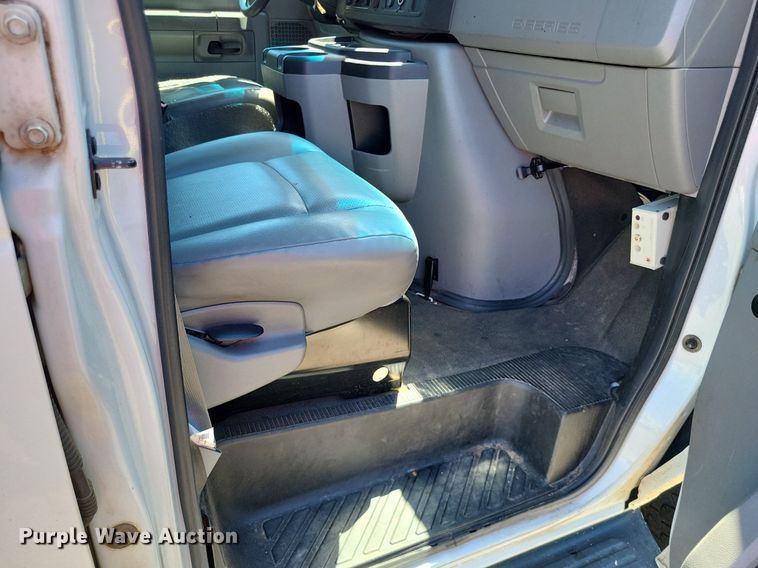 image for item DP5225 2014 Ford E350 Super Duty van