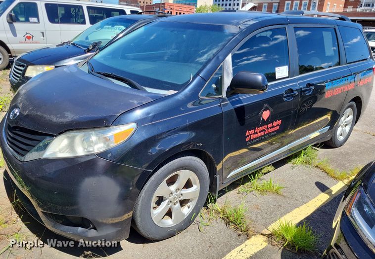 image for item DP5226 2015 Toyota  Sienna  van
