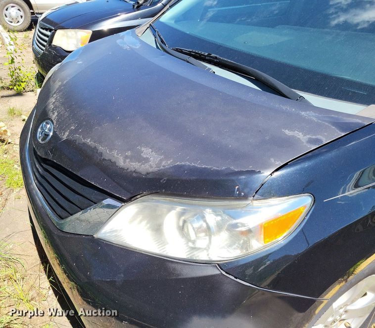 image for item DP5226 2015 Toyota  Sienna  van