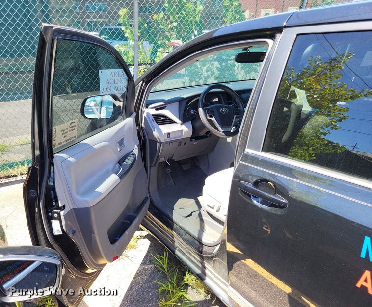 image for item DP5226 2015 Toyota  Sienna  van