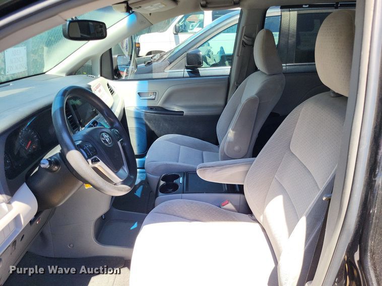 image for item DP5226 2015 Toyota  Sienna  van