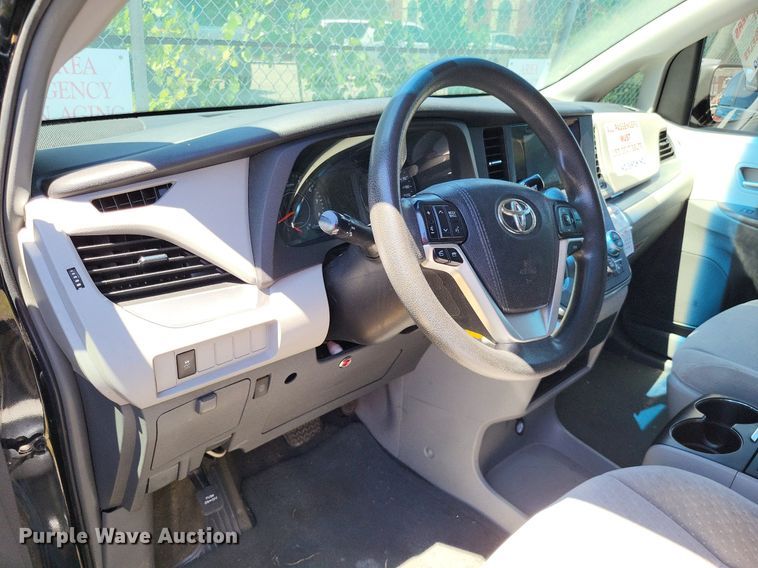 image for item DP5226 2015 Toyota  Sienna  van