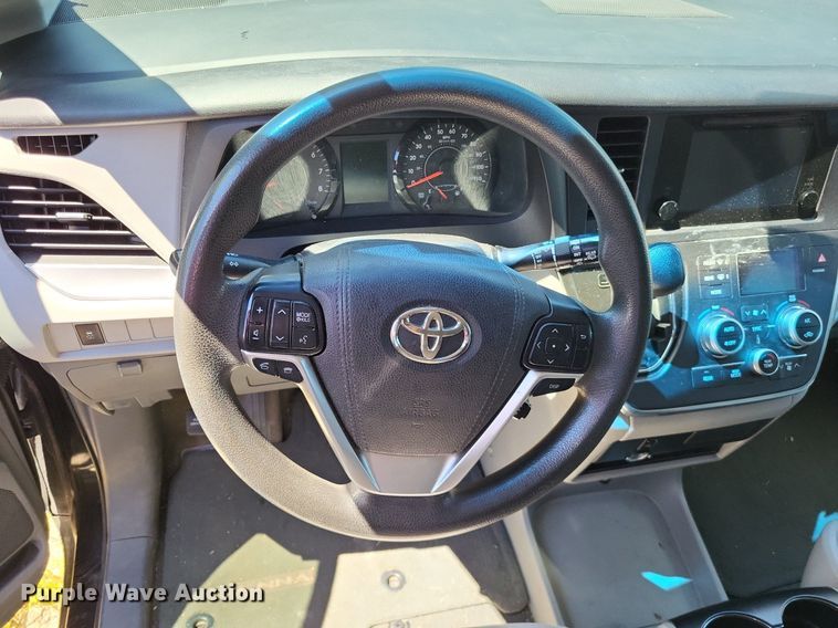 image for item DP5226 2015 Toyota  Sienna  van