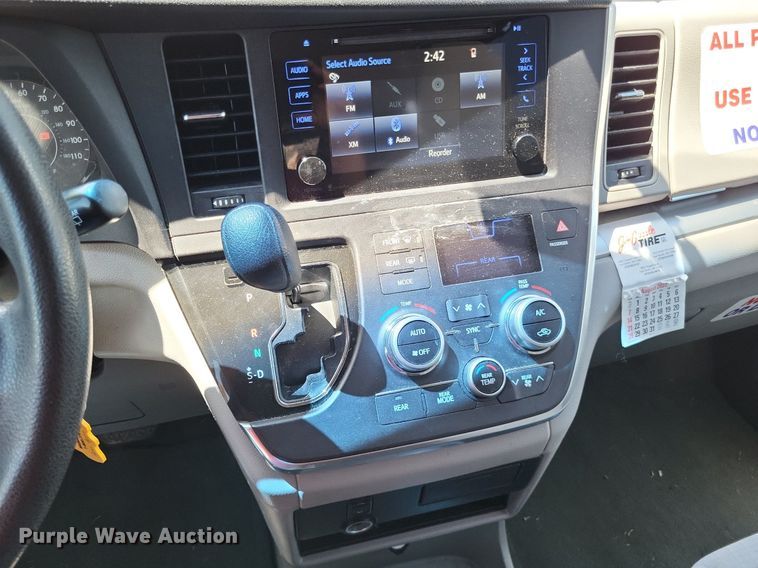 image for item DP5226 2015 Toyota  Sienna  van