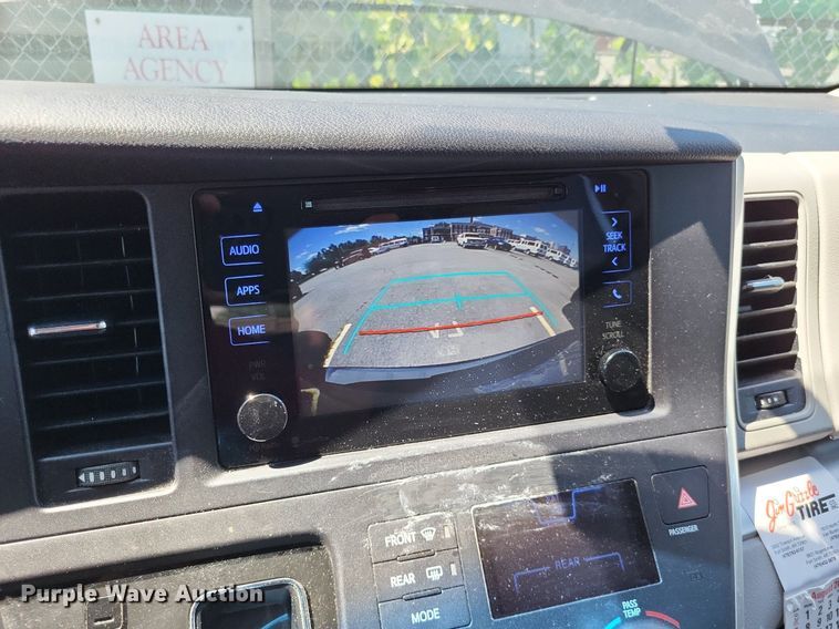 image for item DP5226 2015 Toyota  Sienna  van