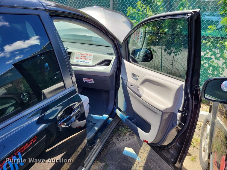 image for item DP5226 2015 Toyota  Sienna  van