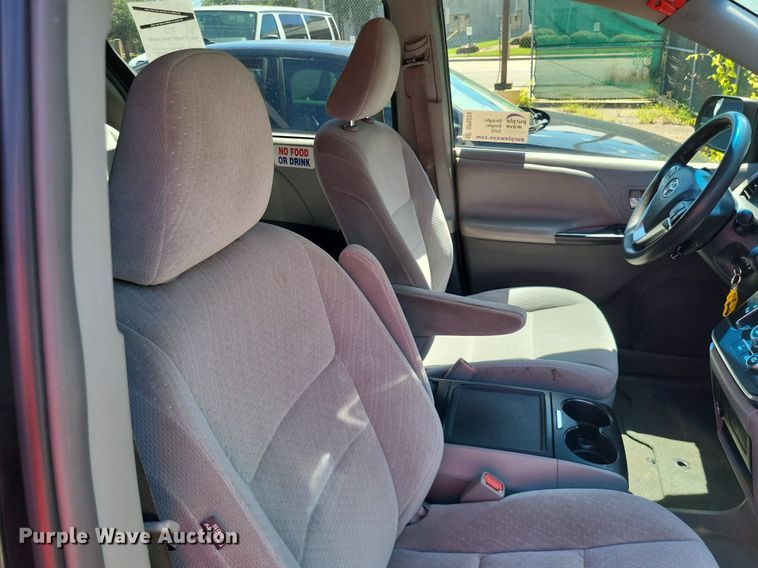 image for item DP5226 2015 Toyota  Sienna  van