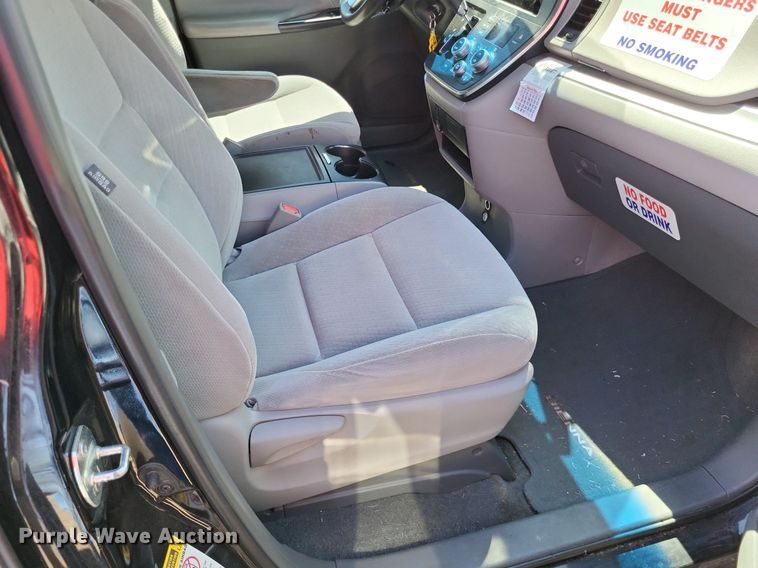 image for item DP5226 2015 Toyota  Sienna  van