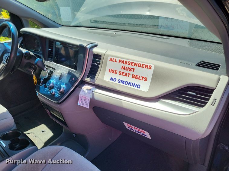 image for item DP5226 2015 Toyota  Sienna  van