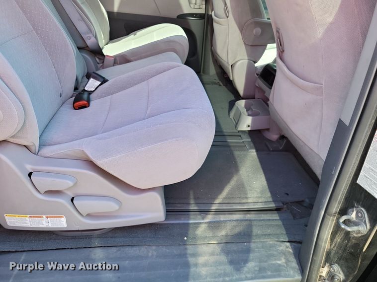 image for item DP5226 2015 Toyota  Sienna  van