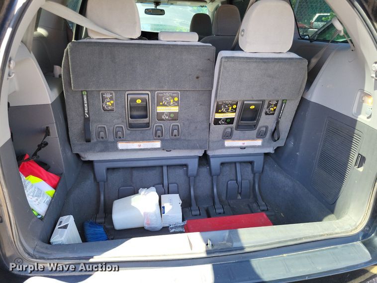 image for item DP5226 2015 Toyota  Sienna  van