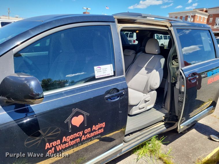 image for item DP5226 2015 Toyota  Sienna  van