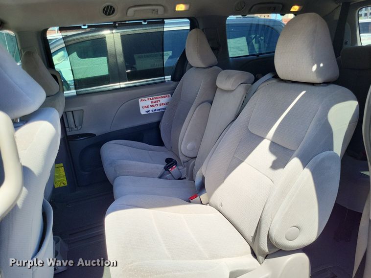 image for item DP5226 2015 Toyota  Sienna  van