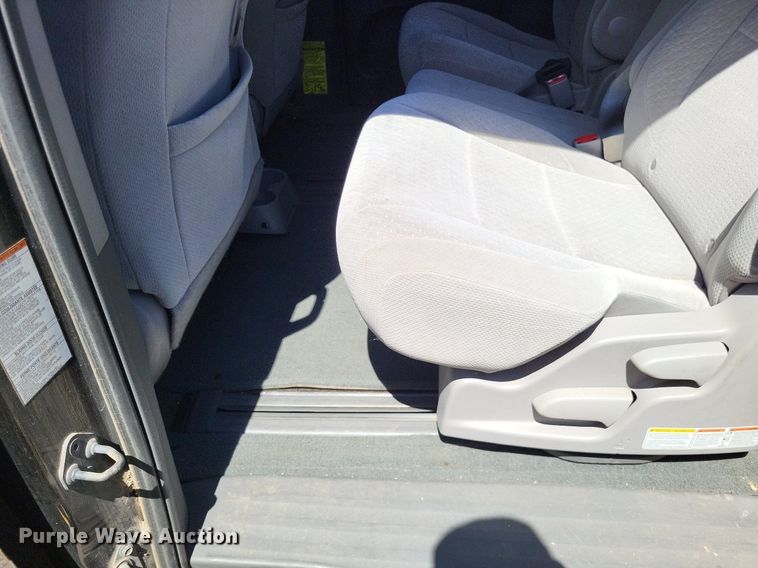 image for item DP5226 2015 Toyota  Sienna  van