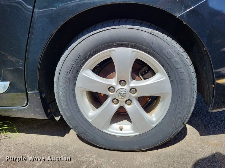 image for item DP5226 2015 Toyota  Sienna  van