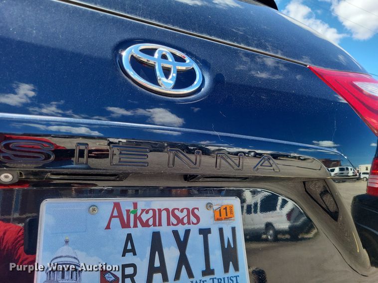 image for item DP5226 2015 Toyota  Sienna  van