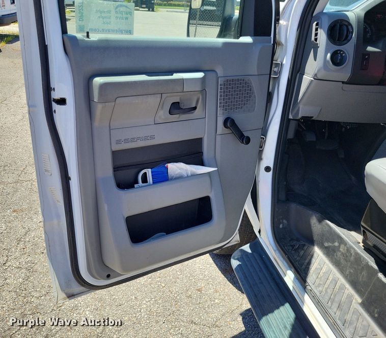 image for item DP5227 2014 Ford E350 Super Duty van