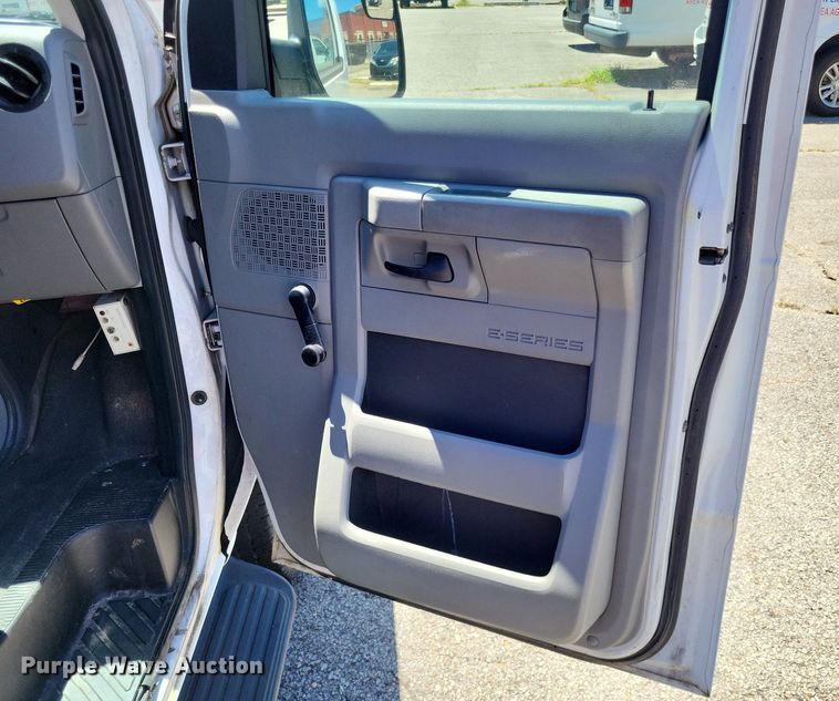 image for item DP5227 2014 Ford E350 Super Duty van