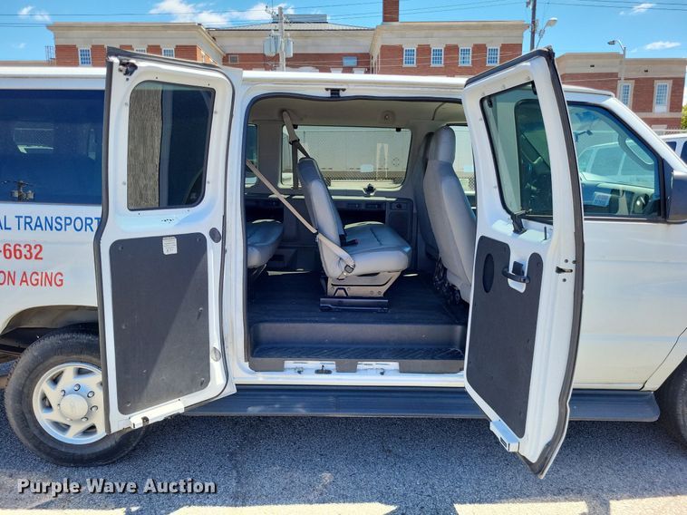 image for item DP5227 2014 Ford E350 Super Duty van