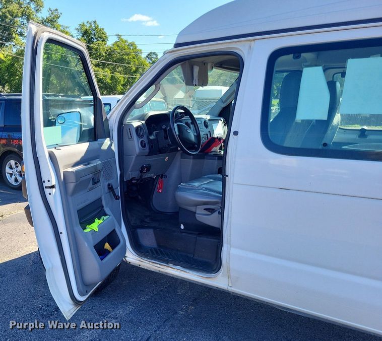 image for item DP5228 2009 Ford E350  handicap accessible van