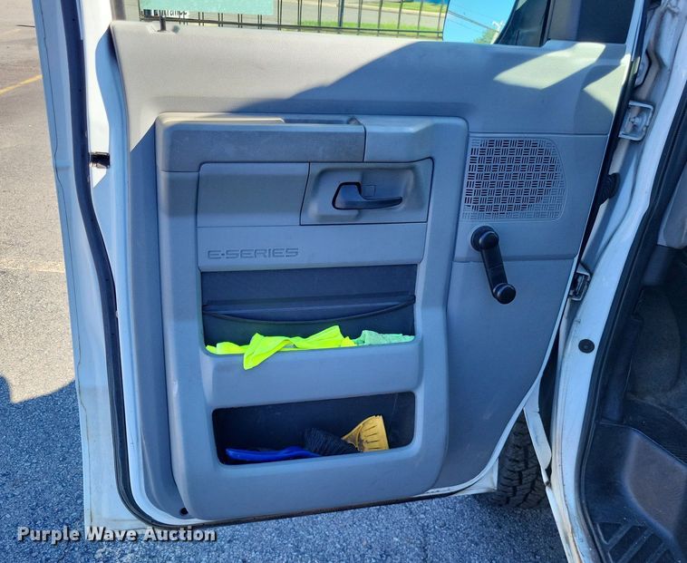 image for item DP5228 2009 Ford E350  handicap accessible van