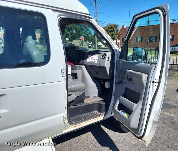 image for item DP5228 2009 Ford E350  handicap accessible van
