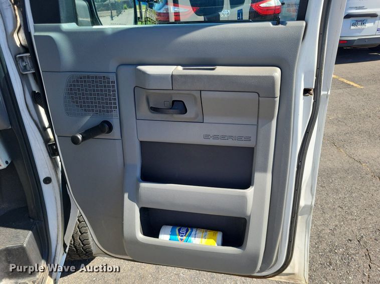 image for item DP5228 2009 Ford E350  handicap accessible van