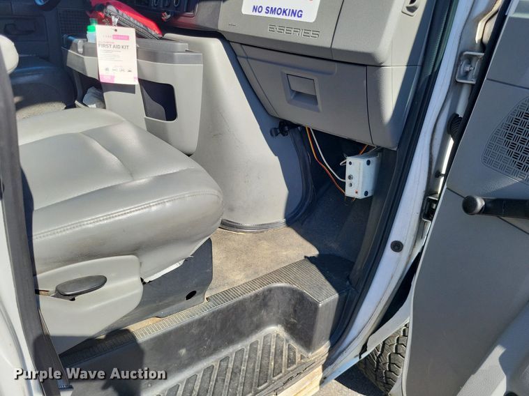 image for item DP5228 2009 Ford E350  handicap accessible van