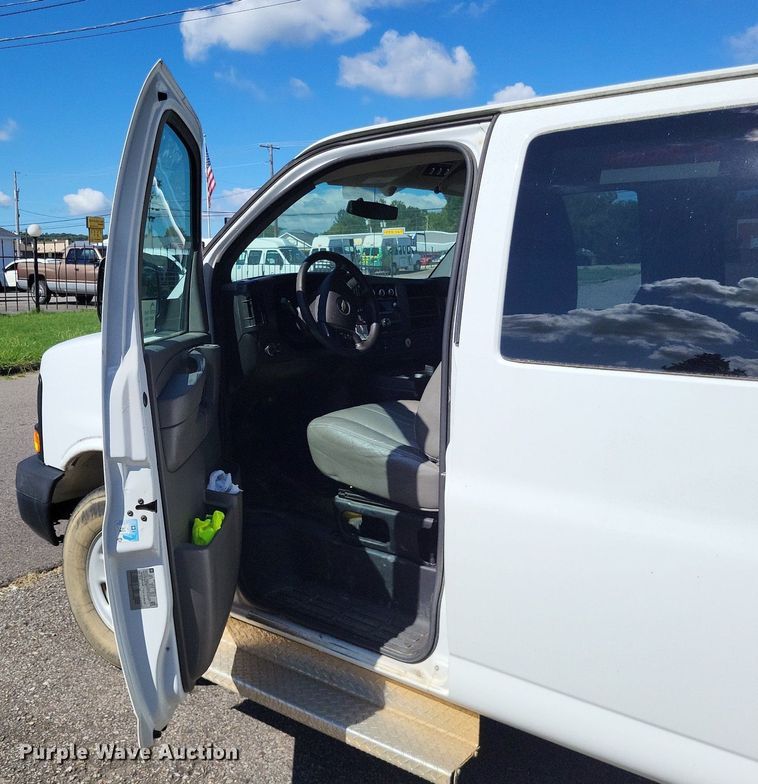 image for item DP5229 2014 Chevrolet Express 3500  van