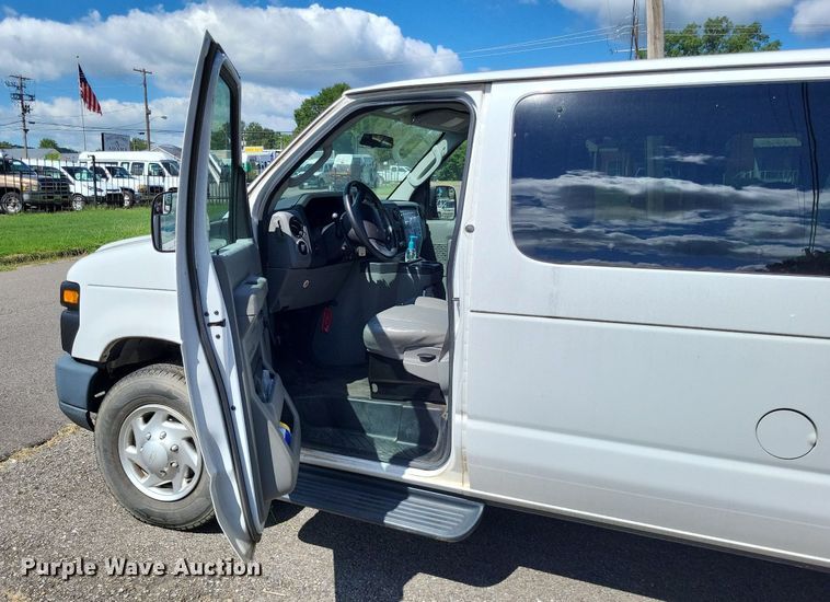 image for item DP5230 2014 Ford E350 Super Duty  van