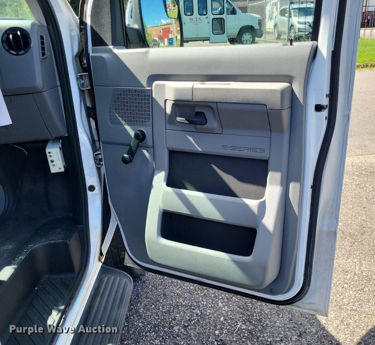 image for item DP5230 2014 Ford E350 Super Duty  van