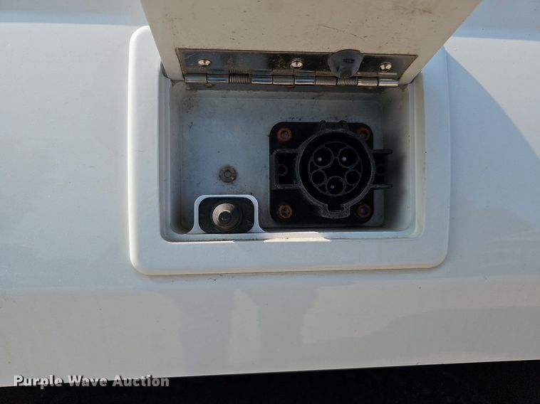 image for item DQ0199 2014 Chevrolet Silverado 1500  Crew Cab pickup truck