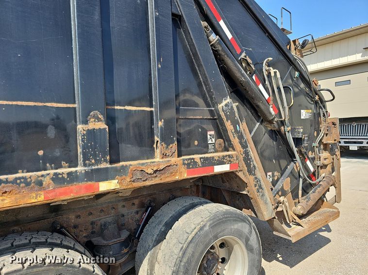 image for item DQ0250 2002 Sterling M8500 Acterra  refuse truck