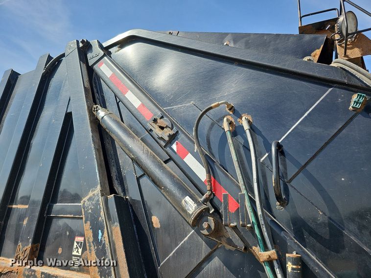 image for item DQ0250 2002 Sterling M8500 Acterra  refuse truck