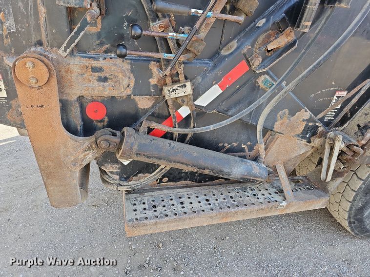 image for item DQ0250 2002 Sterling M8500 Acterra  refuse truck