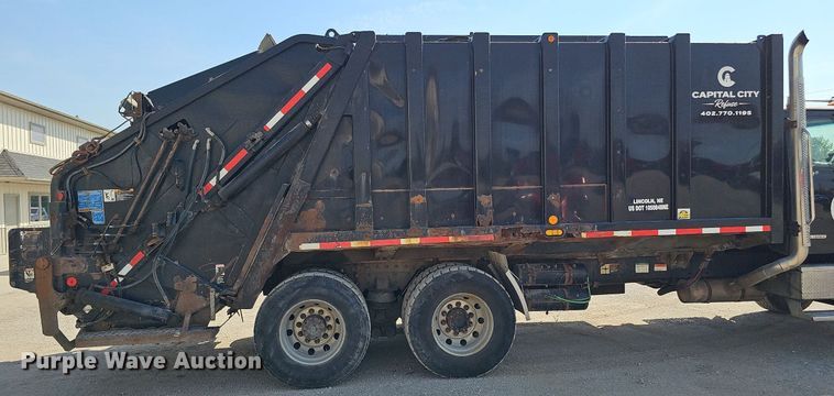 image for item DQ0250 2002 Sterling M8500 Acterra  refuse truck