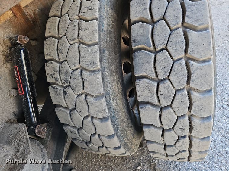 image for item DQ0250 2002 Sterling M8500 Acterra  refuse truck