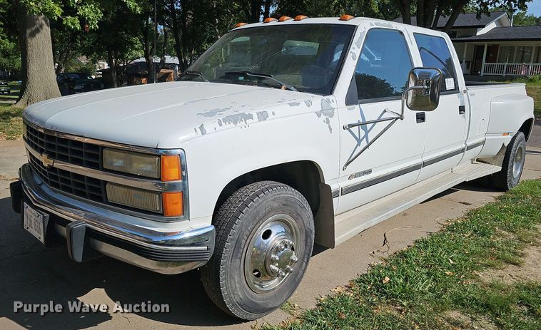 image for item DQ0251 1993 Chevrolet C3500  Crew Cab pickup truck