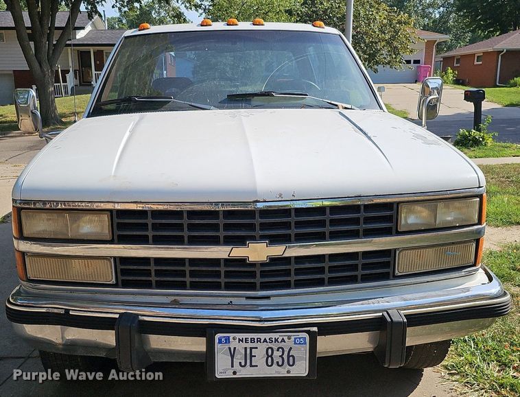image for item DQ0251 1993 Chevrolet C3500  Crew Cab pickup truck