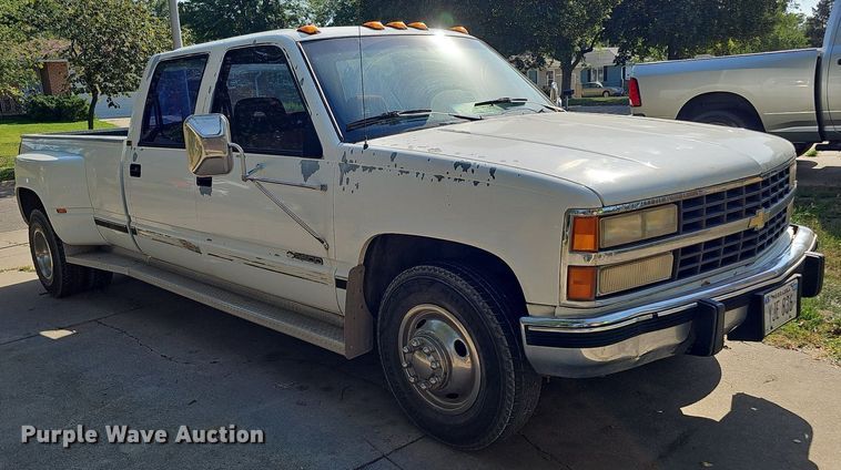 image for item DQ0251 1993 Chevrolet C3500  Crew Cab pickup truck