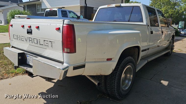 image for item DQ0251 1993 Chevrolet C3500  Crew Cab pickup truck