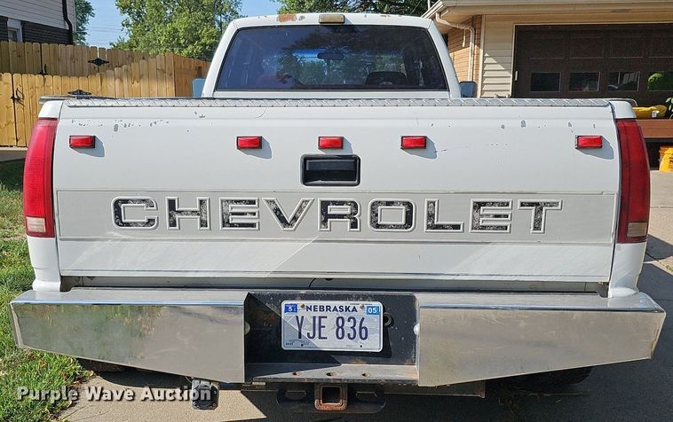 image for item DQ0251 1993 Chevrolet C3500  Crew Cab pickup truck