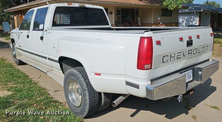 image for item DQ0251 1993 Chevrolet C3500  Crew Cab pickup truck