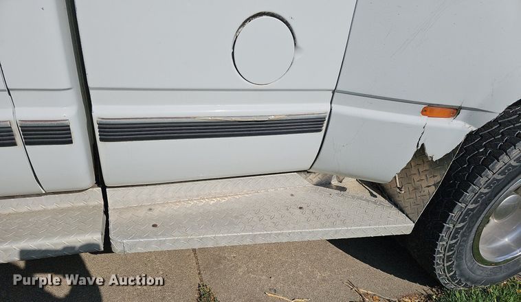 image for item DQ0251 1993 Chevrolet C3500  Crew Cab pickup truck