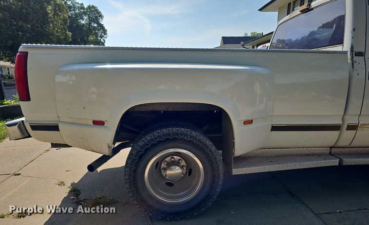 image for item DQ0251 1993 Chevrolet C3500  Crew Cab pickup truck