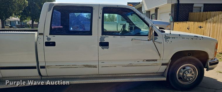 image for item DQ0251 1993 Chevrolet C3500  Crew Cab pickup truck