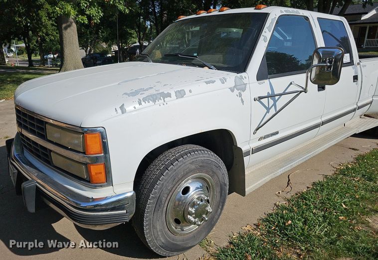 image for item DQ0251 1993 Chevrolet C3500  Crew Cab pickup truck