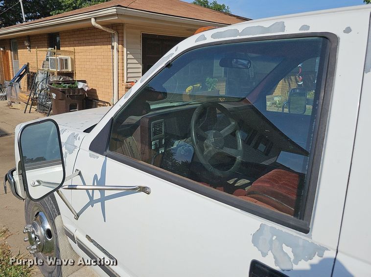 image for item DQ0251 1993 Chevrolet C3500  Crew Cab pickup truck